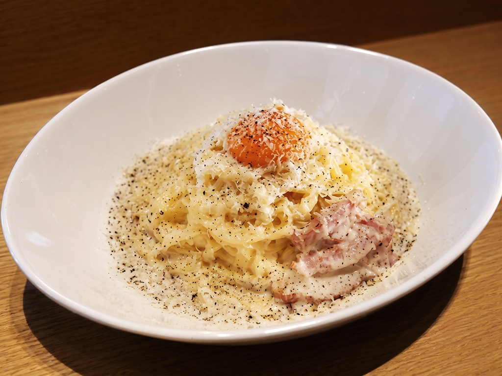3種のチーズとベーコンのカルボナーラ